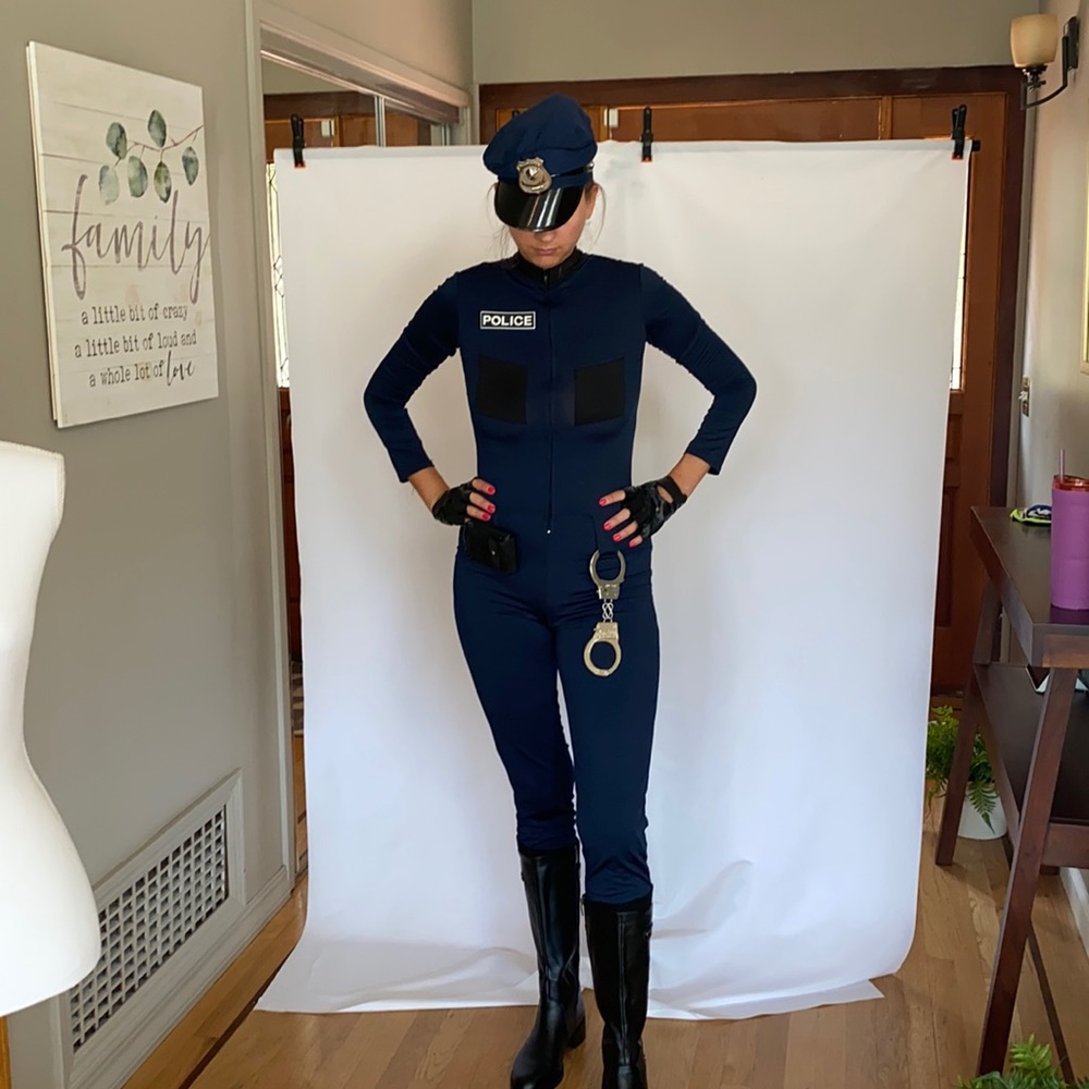Women’s police outfit